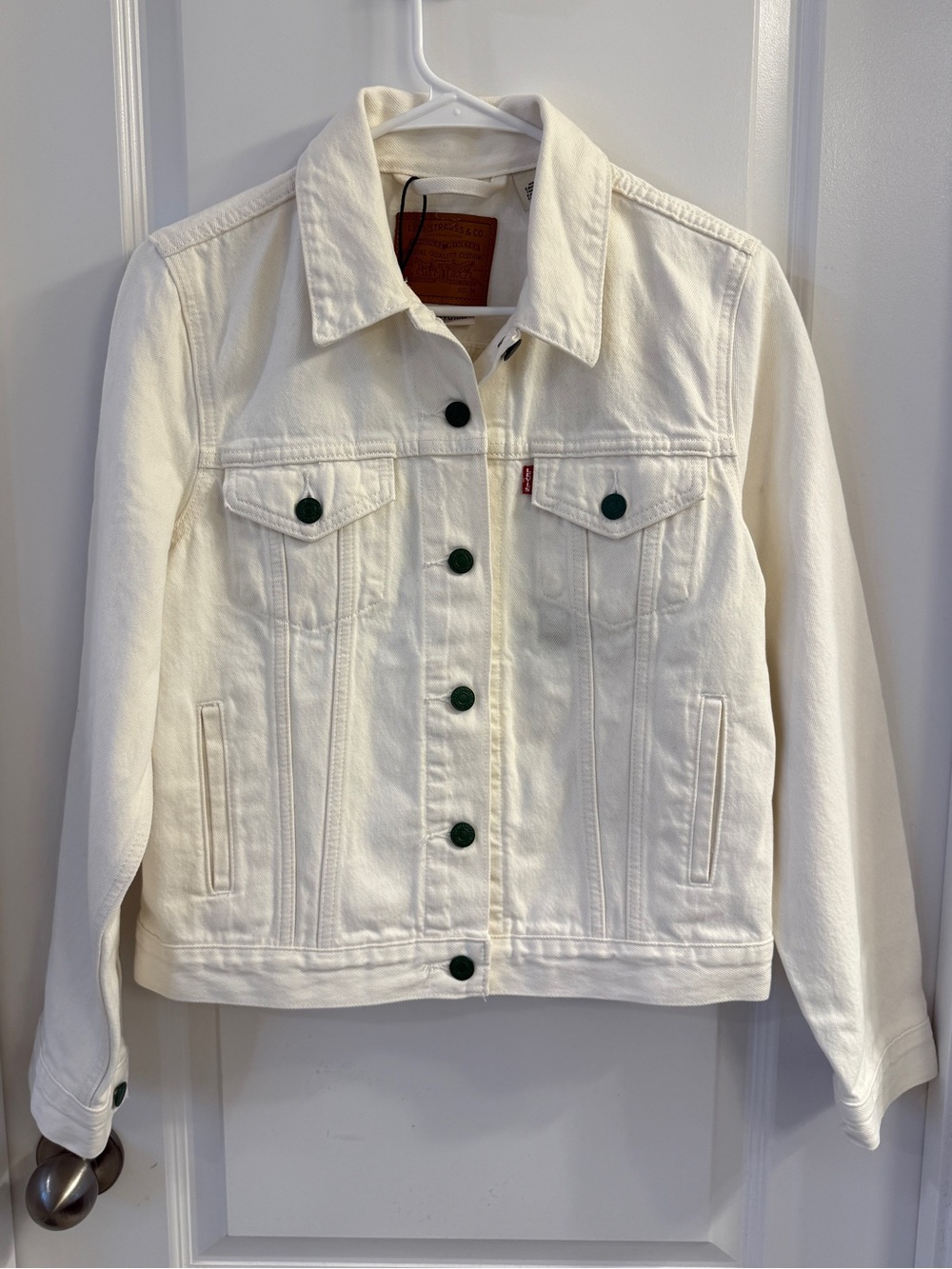 Levi’s Trucker Jacket White Denim Women’s Medium Pockets NWOT